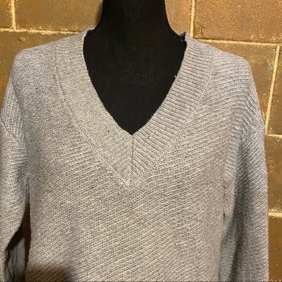 Dex Asymmetrical Hem V-Neck Gray Tunic Sweater Women's S Small - Picture 3 of 8
